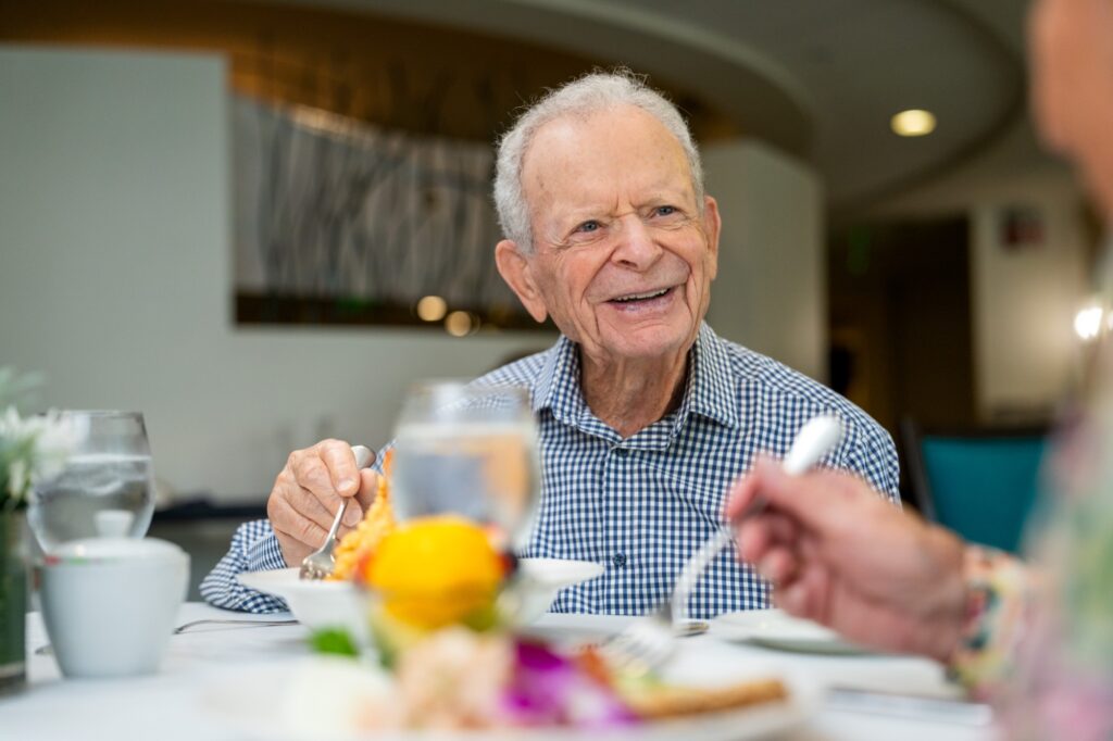 Residents dining at The Glenview