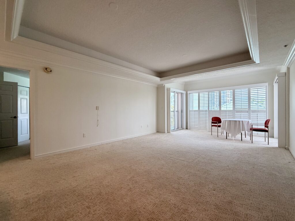 302, Avalon photo 3