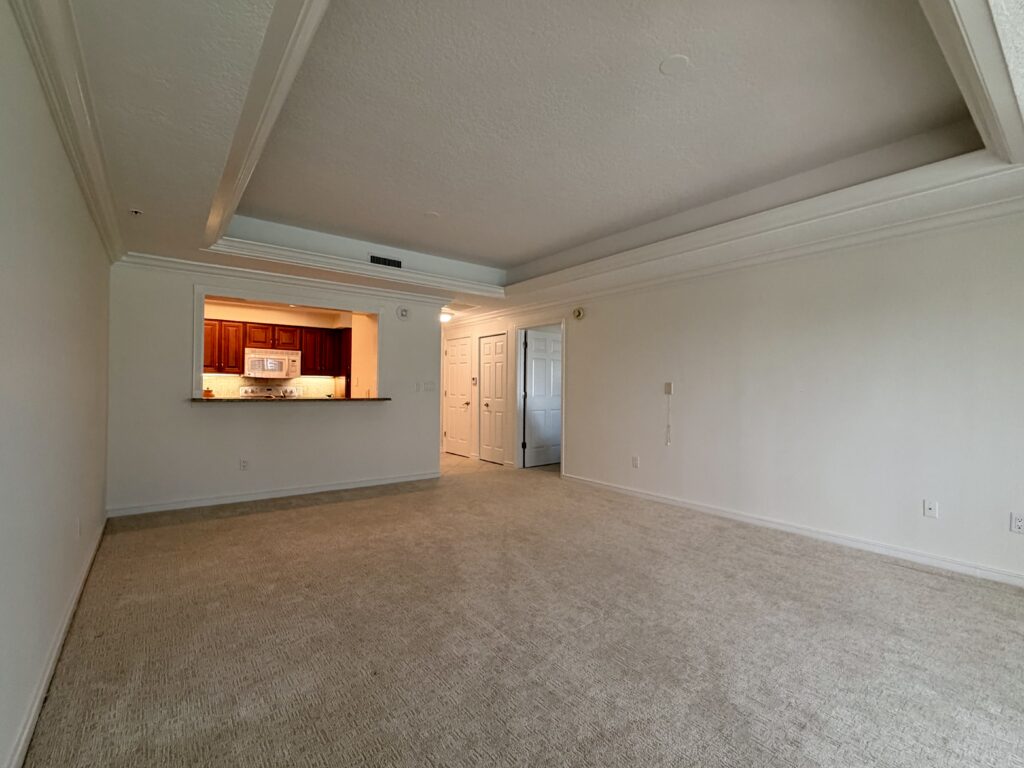 302, Avalon photo 2