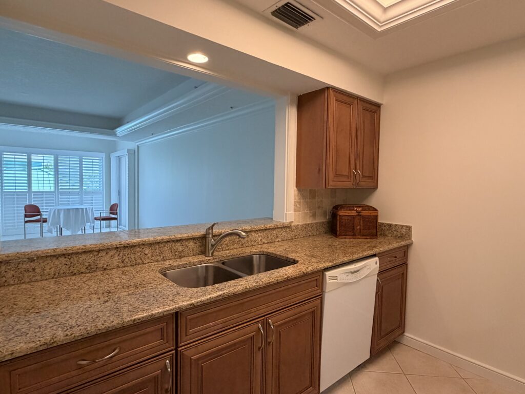 302, Avalon photo 4