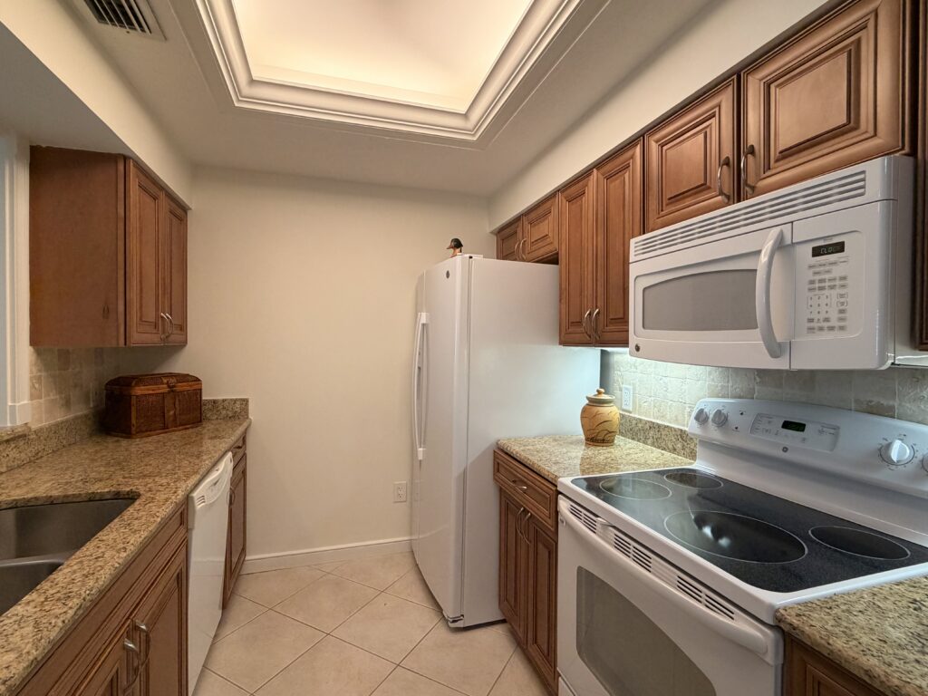 302, Avalon photo 1