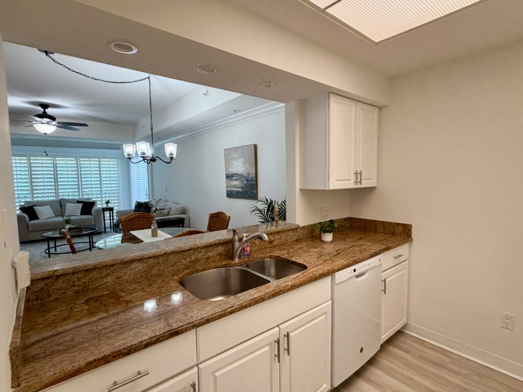 202, Avalon photo 3
