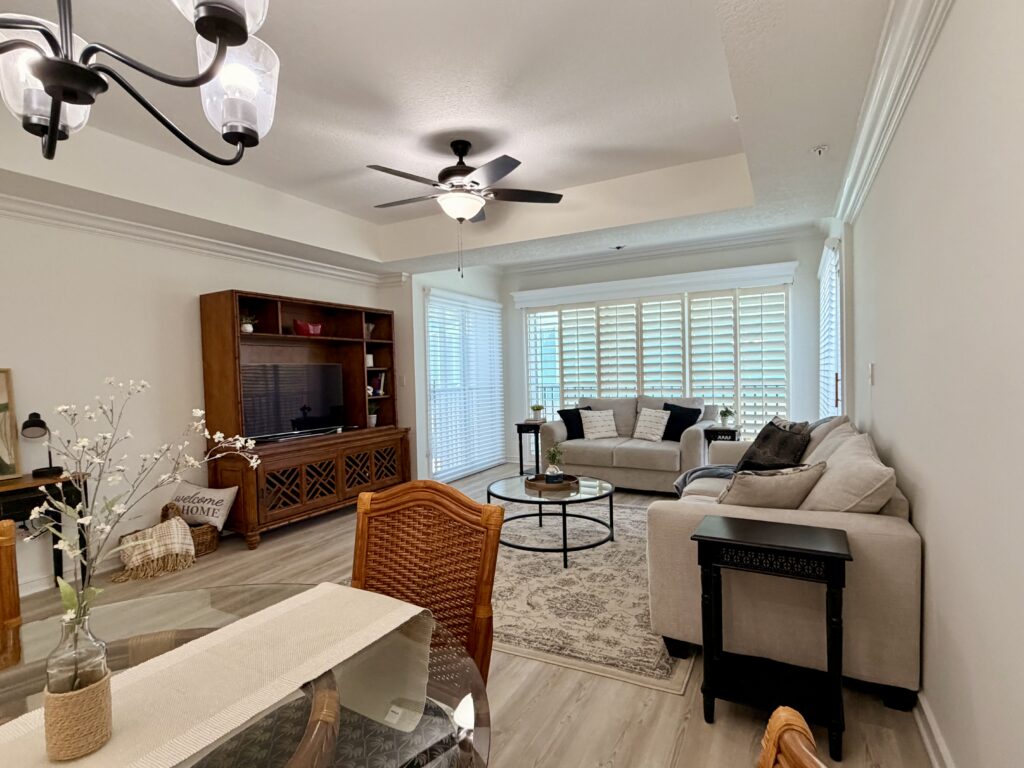202, Avalon photo 1