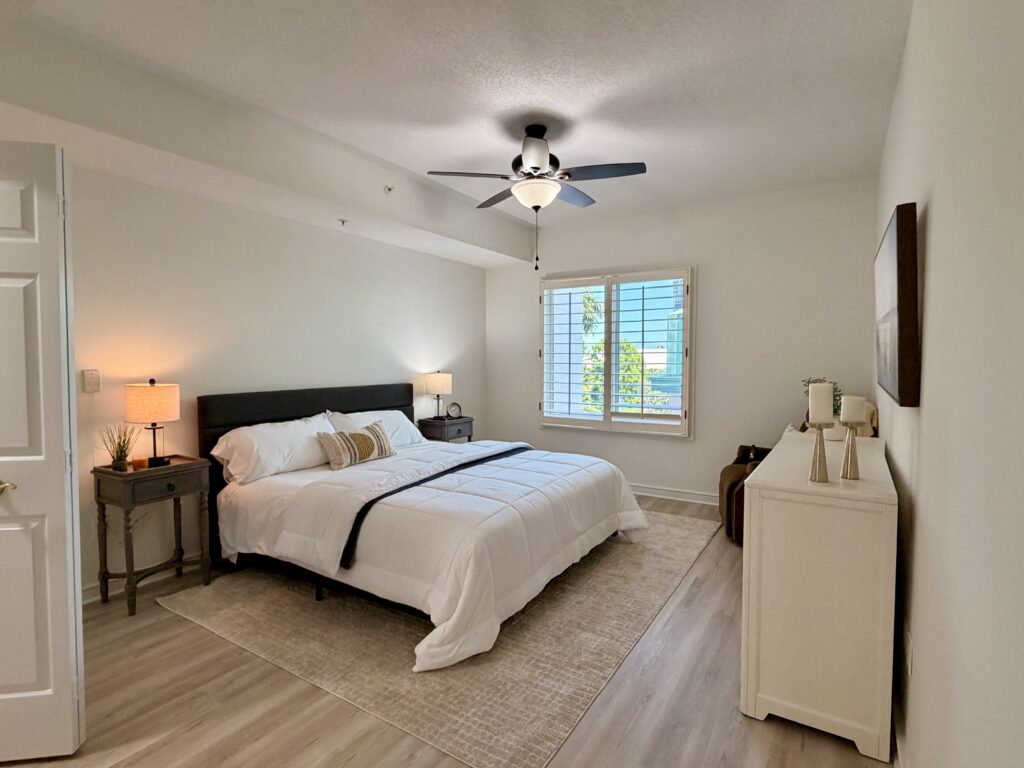 202, Avalon photo 2